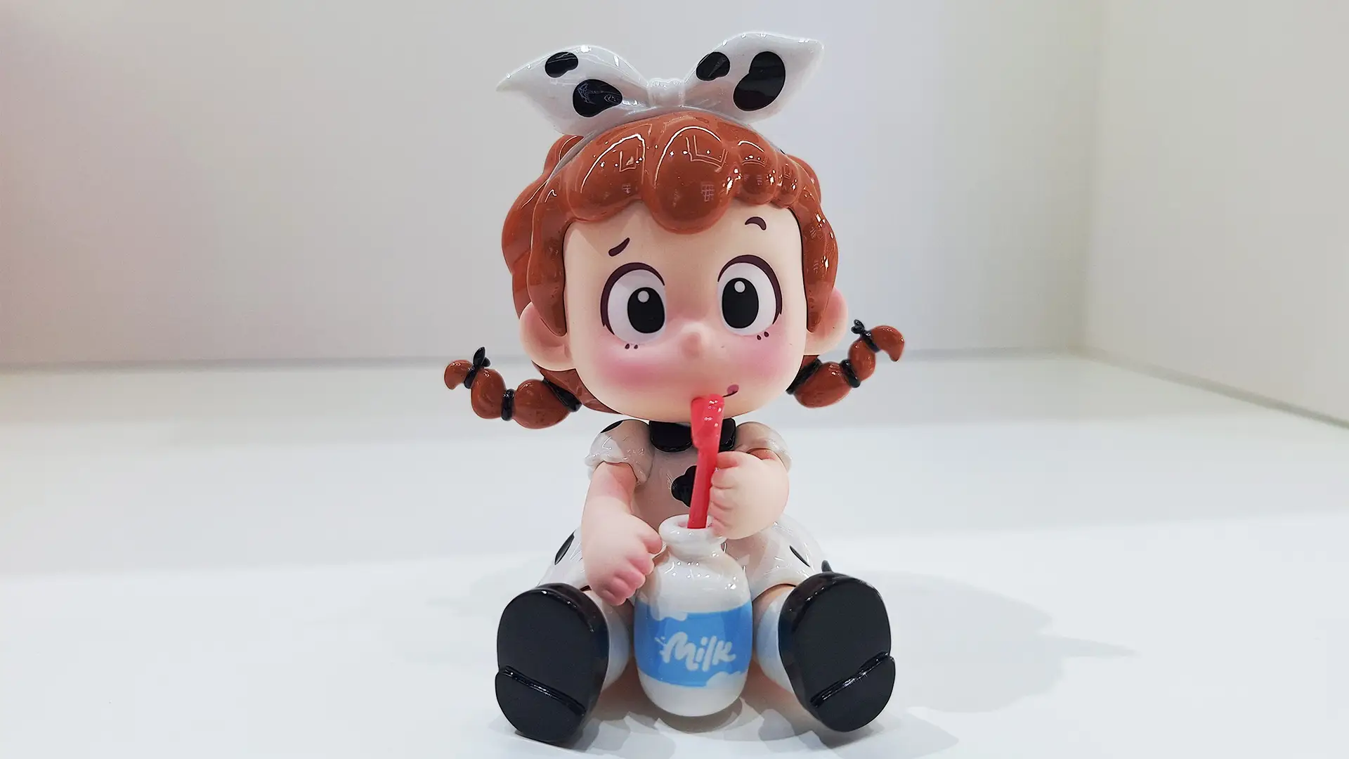 The vinyl figure that is drinking milk By PINY