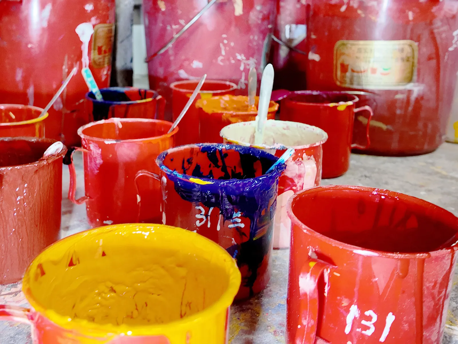 Mixing colors for PVC figures; different toy parts have different color requirements.