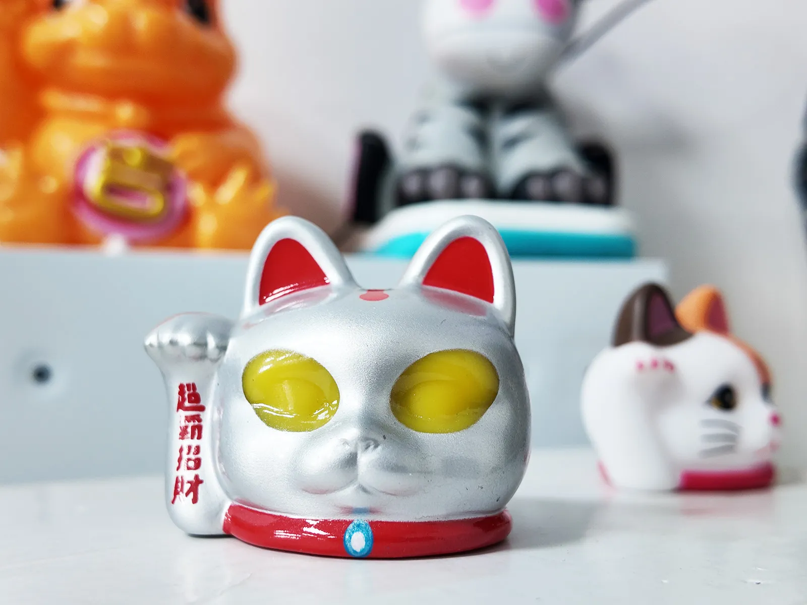 Sample of Lucky Cat Night Light Toy, produced with vinyl craft, with glowing eyes.
