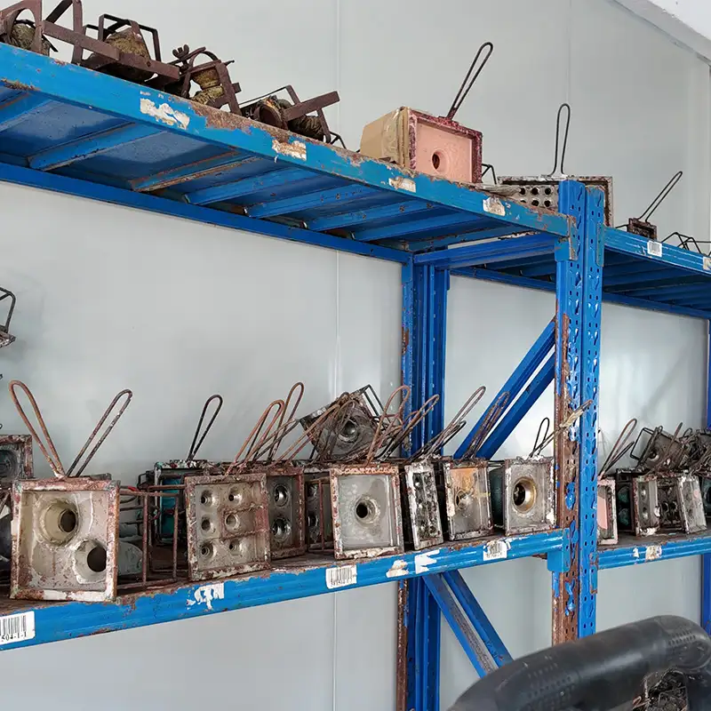 The display rack for vinyl toy molds, on which all are the molds left by customers